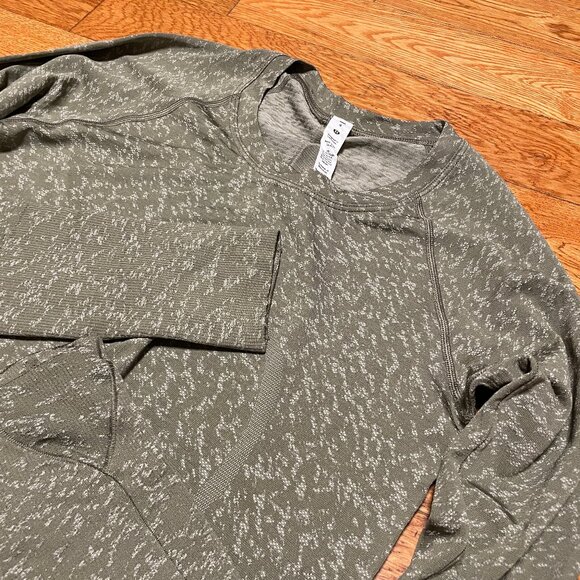 EUC Lululemon Swiftly Tech Long Sleeve Shirt 2.0 Hip Length Sz 4 DTRR/WHTO - Picture 2 of 3